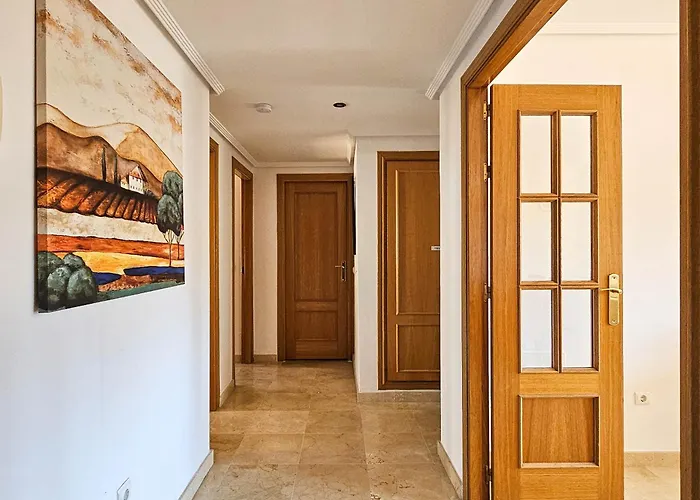 Three Bedroom In Chapas Apartman Marbella